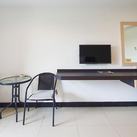 B Space Residence Nong Prue Exterior foto