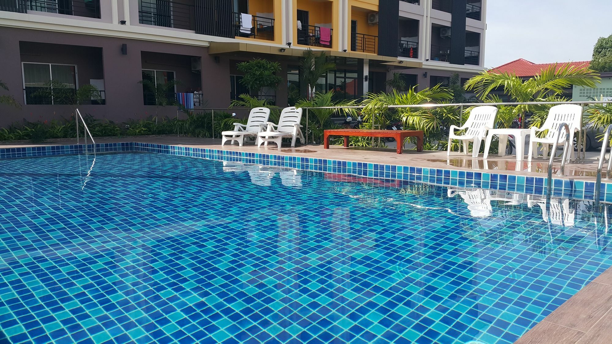 B Space Residence Nong Prue Exterior foto