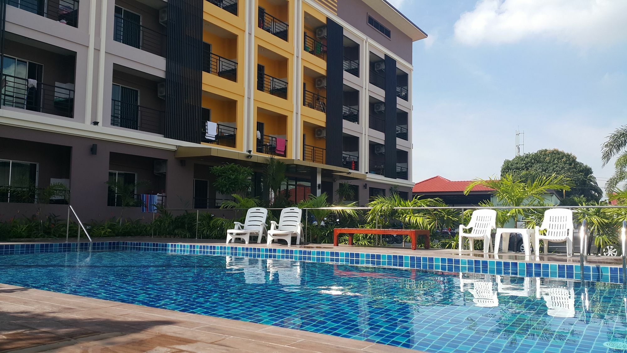 B Space Residence Nong Prue Exterior foto